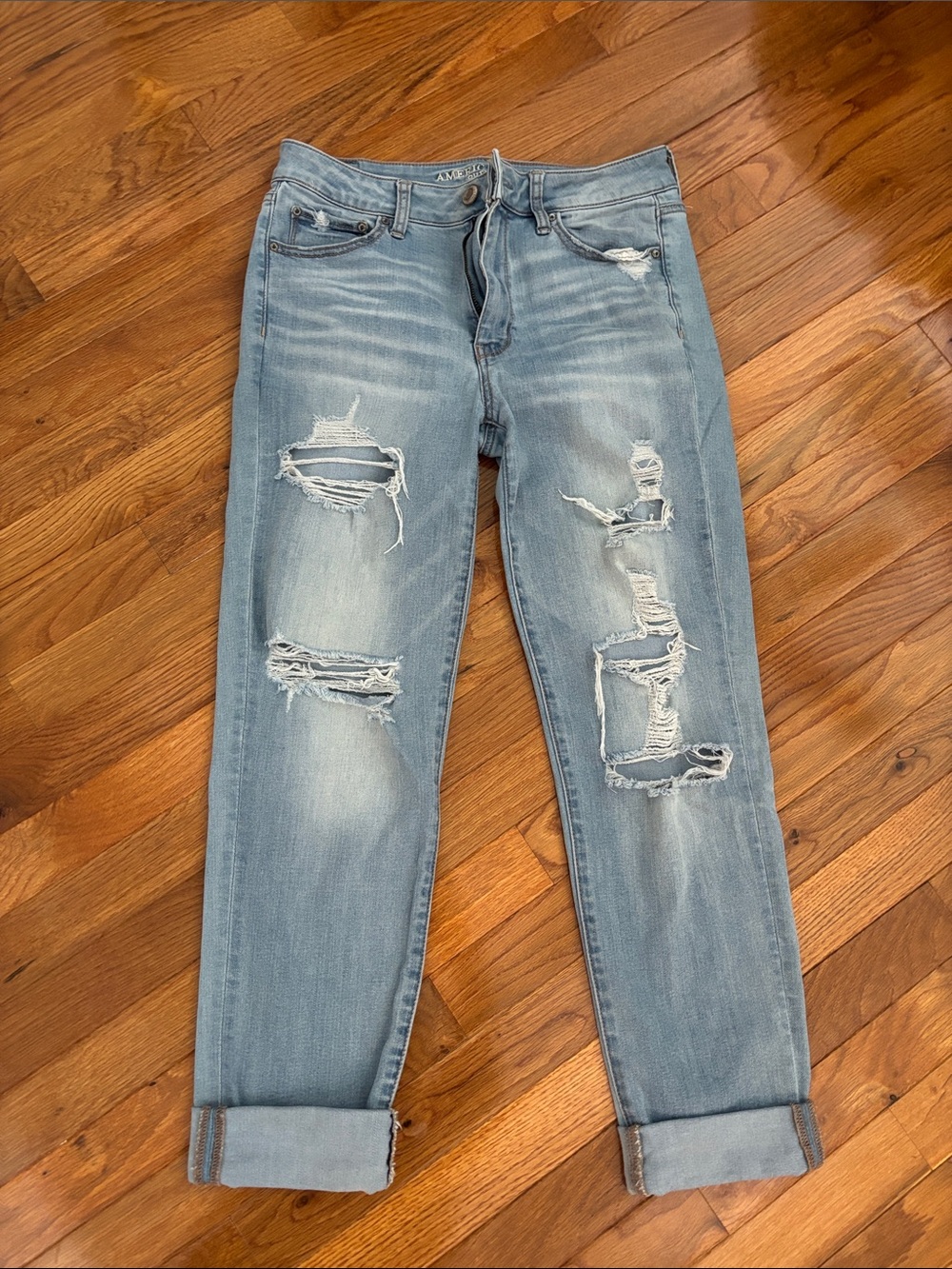 American Eagle Outfitters Light Blue Distressed Boyfriend Jeans